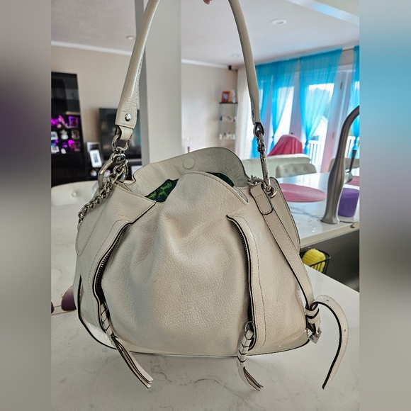 Danielle - Picture 2 of 7